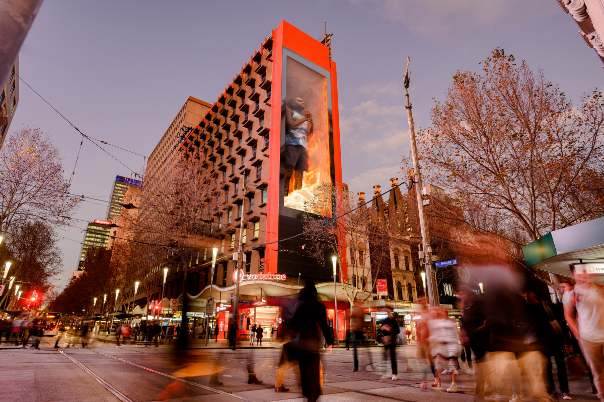 Gutiŋarra Yunupiŋu's Bäru Gurtha Illuminates Melbourne's Bourke Street 3DA Billboard